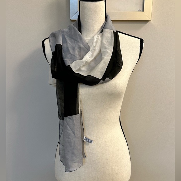 Set of two scarves. Black and white - Picture 2 of 5